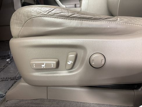 Used 2018 Lexus GX 460 Premium w/ Premium Package image 13