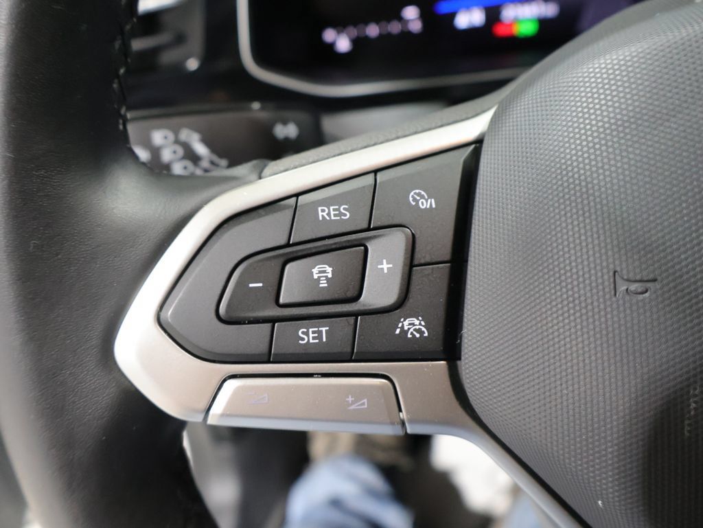 Used 2025 Volkswagen Jetta Sport FWD image 32