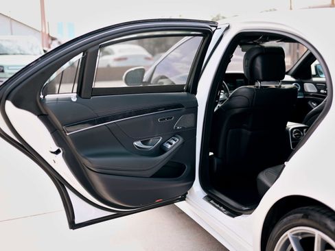 Used 2019 Mercedes-Benz S 560 Sedan w/ AMG Line Exterior image 14