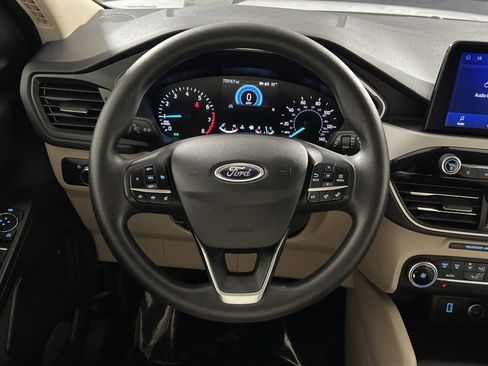 Used 2020 Ford Escape SE image 16
