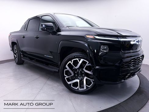Used 2025 Chevrolet Silverado EV RST AWD/4WD image 1