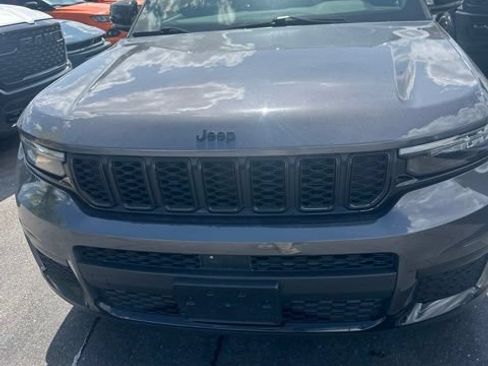 Used 2023 Jeep Grand Cherokee L Altitude AWD/4WD image 5