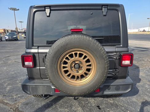 Used 2019 Jeep Wrangler Unlimited Sahara image 4