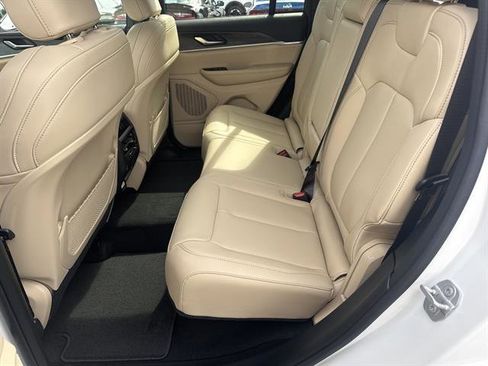 New 2025 Jeep Grand Cherokee Limited image 16