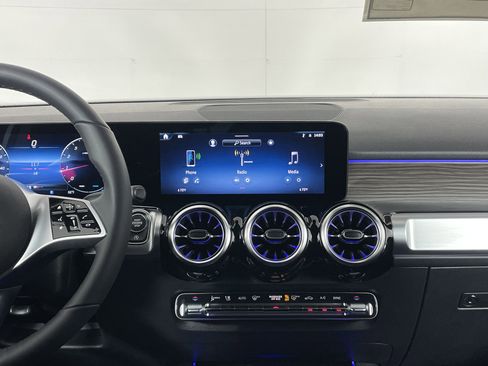 New 2026 Mercedes-Benz GLB 250 image 17