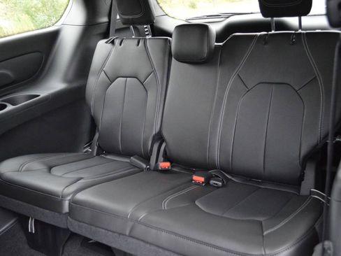 New 2026 Chrysler Pacifica Select image 24