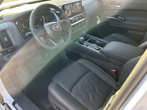 New 2026 Nissan Pathfinder Platinum AWD/4WD image 15