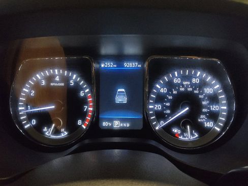 Used 2019 Nissan Titan SV RWD image 23
