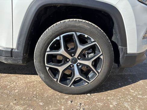 Used 2025 Jeep Compass Limited image 32