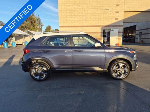 Used 2025 Hyundai Venue Limited image 8
