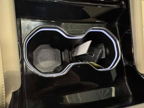 Used 2023 Jeep Grand Cherokee Limited image 25