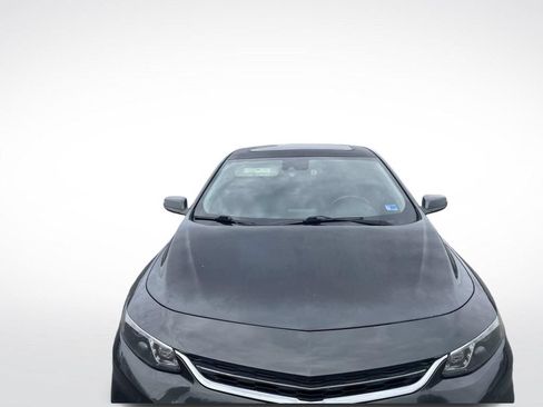 Used 2018 Chevrolet Malibu LT w/ Leather Package FWD image 2
