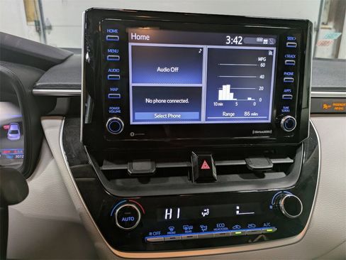 Used 2021 Toyota Corolla LE image 19