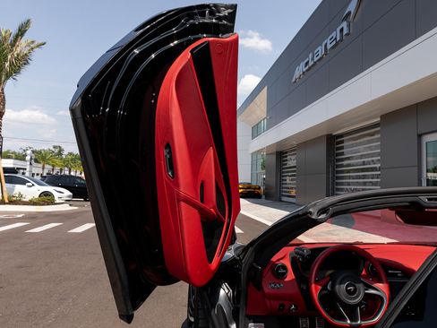 Used 2024 McLaren 750S Spider image 22