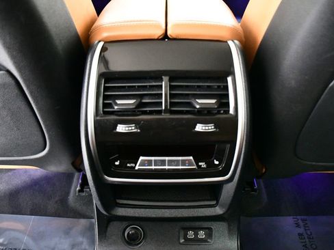 Used 2022 BMW X7 xDrive40i w/ Premium Package image 20