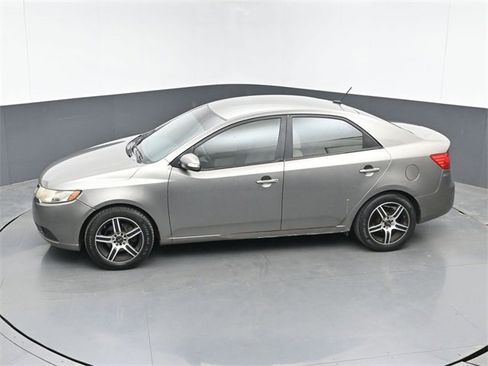Used 2010 Kia Forte EX image 31