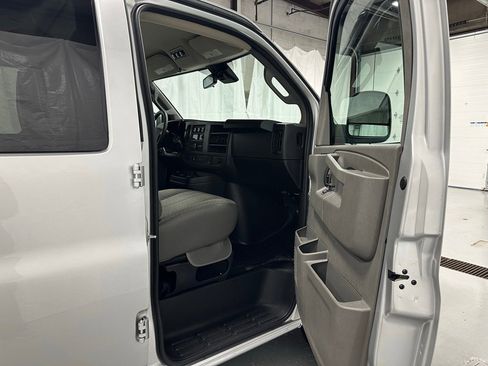 Used 2025 Chevrolet Express 3500 LT w/ LT Preferred Equipment Group image 45