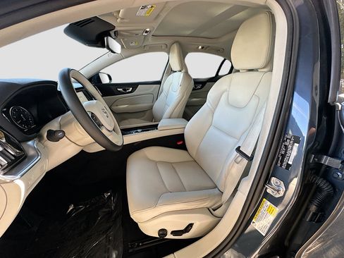 Used 2020 Volvo S60 T5 Momentum image 19