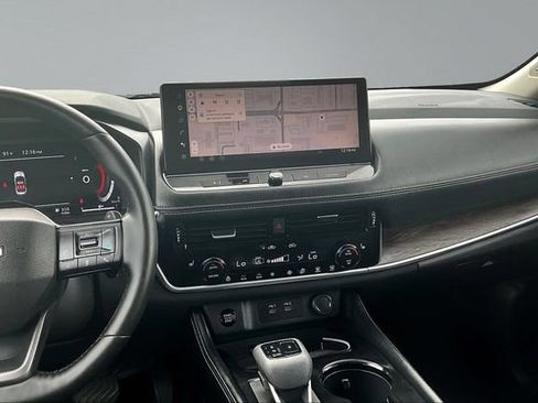 Used 2025 Nissan Rogue Platinum w/ Tech Package FWD image 9