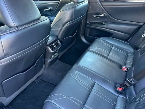 Used 2019 Lexus ES 300h image 11