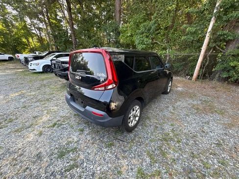 Used 2022 Kia Soul LX w/ Technology Package FWD image 6