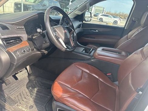 Used 2016 Cadillac Escalade Luxury image 10