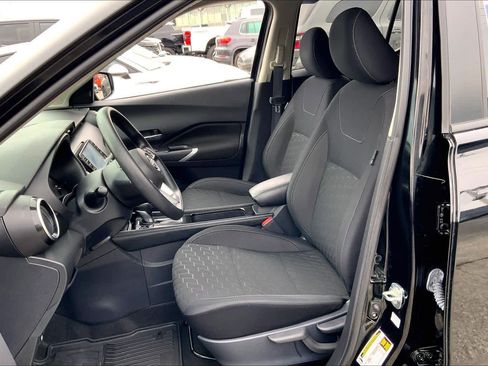 Used 2023 Nissan Kicks SV image 8