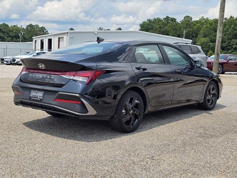 Used 2026 Hyundai Elantra Sport FWD image 15