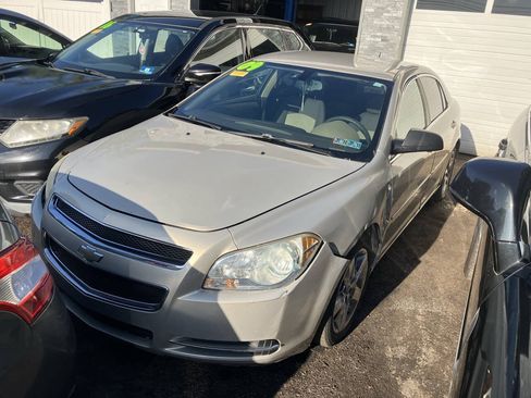 Used 2009 Chevrolet Malibu LS FWD image 2