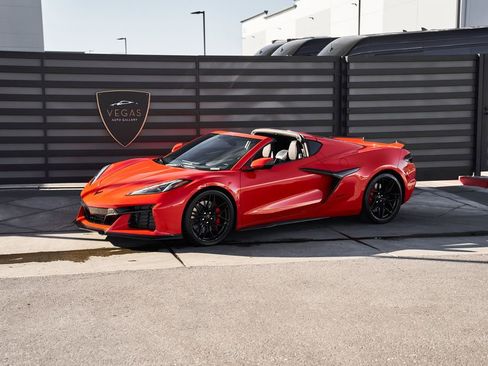 Used 2023 Chevrolet Corvette Z06 RWD image 4