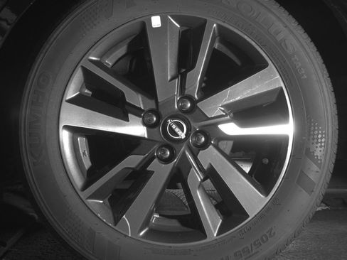 Used 2025 Nissan Versa SV image 14