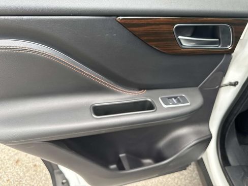 Certified 2020 Jaguar F-PACE Prestige AWD/4WD image 12