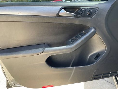 Used 2016 Volkswagen Jetta Sport FWD image 15