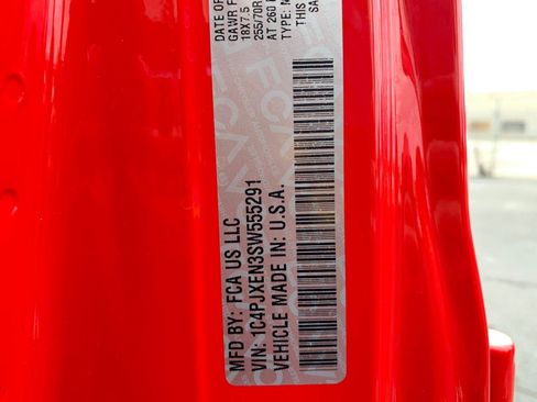 Used 2025 Jeep Wrangler Sahara image 28