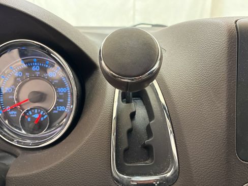 Used 2016 Chrysler Town & Country Touring-L w/ Driver Convenience Group FWD image 19