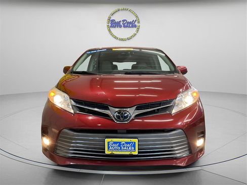 Used 2019 Toyota Sienna XLE w/ XLE Navigation Package image 8