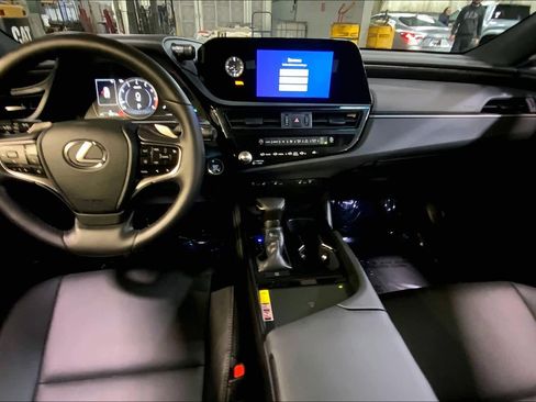 Used 2025 Lexus ES 350 w/ Premium Package image 15