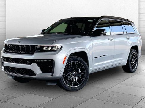 New 2026 Jeep Grand Cherokee L Summit w/ Obsidian Package AWD/4WD image 2