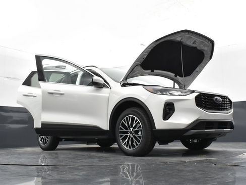 New 2025 Ford Escape SE FWD image 36