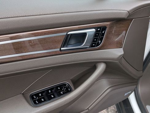 Used 2017 Porsche Panamera 4 image 13