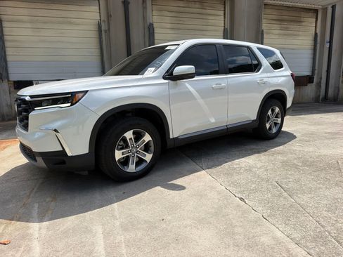 Used 2025 Honda Pilot EX-L image 4
