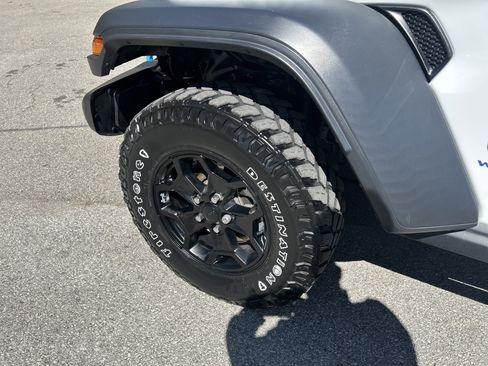 Certified 2023 Jeep Wrangler Unlimited w/ Cold Weather Group AWD/4WD image 8