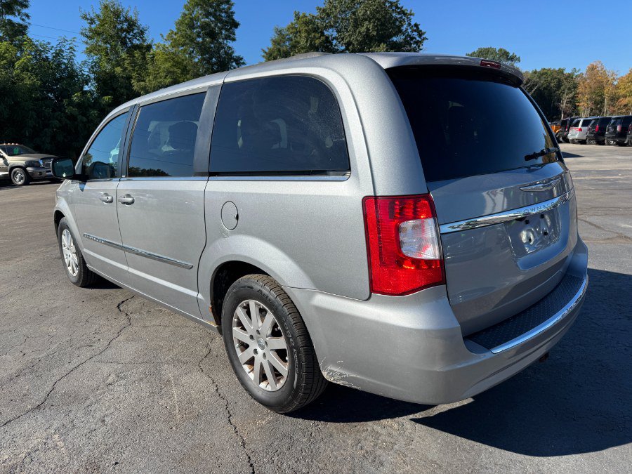 Used 2014 Chrysler Town & Country Touring FWD image 3