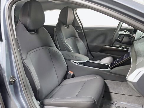 Used 2025 Lucid Air Pure image 31