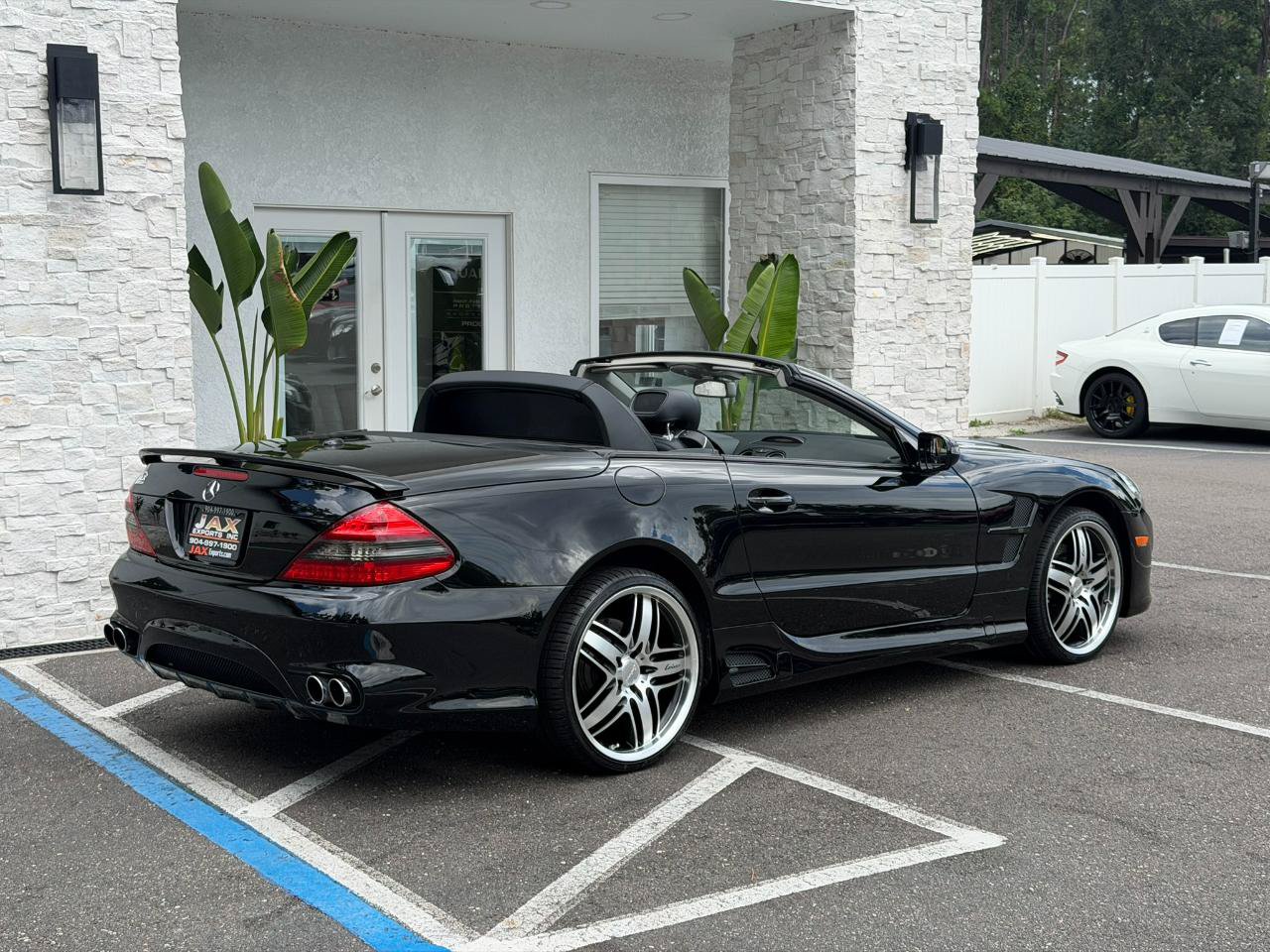 Used 2011 Mercedes-Benz SL 550 image 17