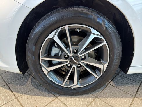Used 2023 Kia Forte LXS w/ LXS Technology Package FWD image 9
