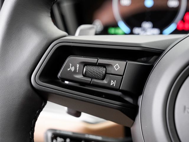 Certified 2026 Porsche Cayenne AWD/4WD image 12