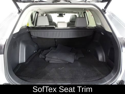 Used 2021 Toyota RAV4 XLE Premium image 14