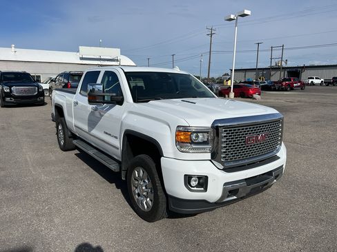 Used 2016 GMC Sierra 2500 Denali w/ Duramax Plus Package AWD/4WD image 7