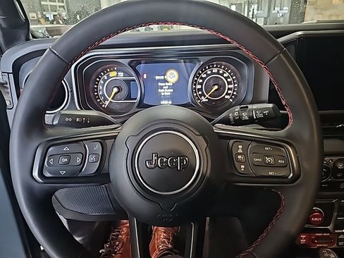 Used 2024 Jeep Wrangler Unlimited Rubicon image 11